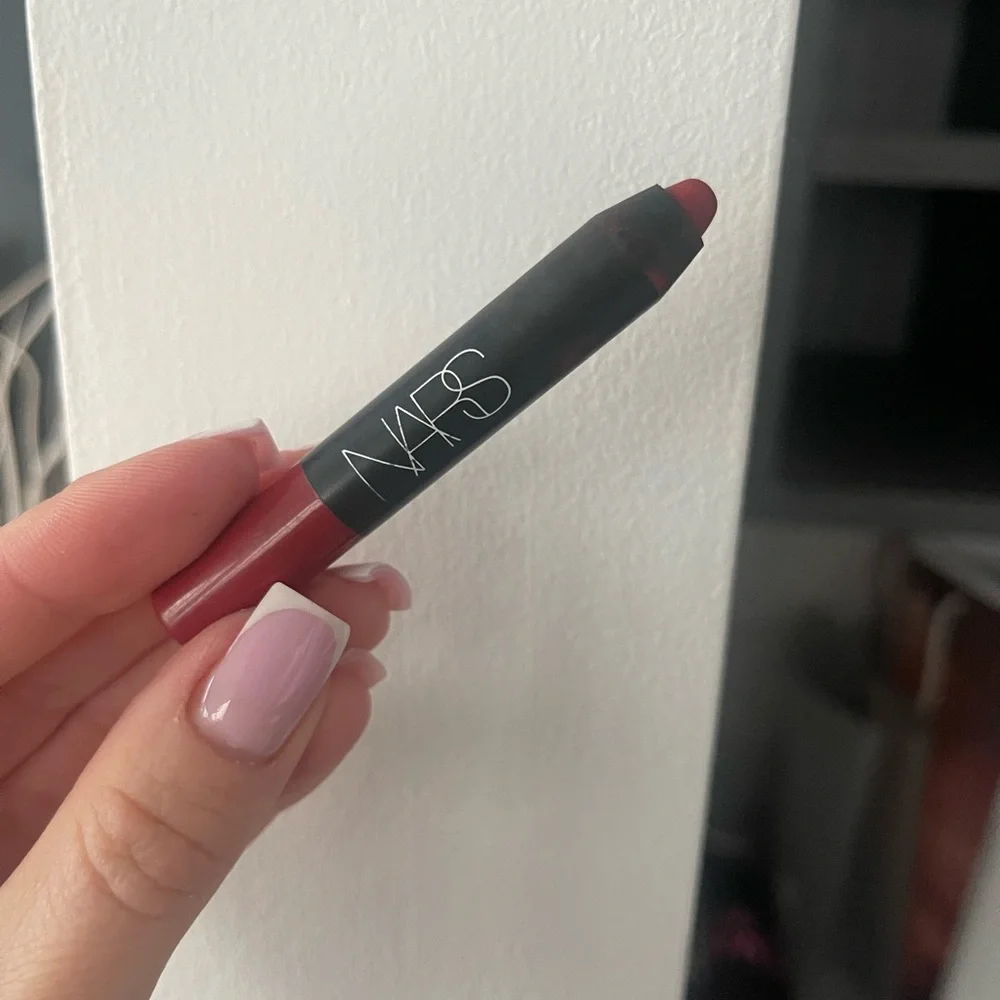 NARS VELVET MATTE CRUELA RED LIP PENCIL / LIPSTICK - Picture 2 of 6